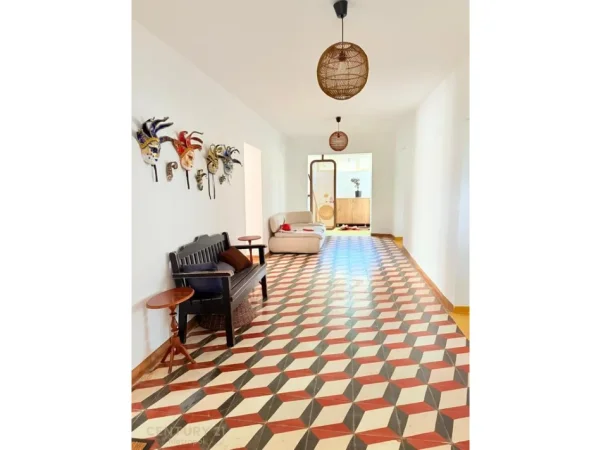 Tirane, jepet me qera Vile Vile 1 Katshe Kati 1, 80.080 m² 1.200 € (Berzhite)