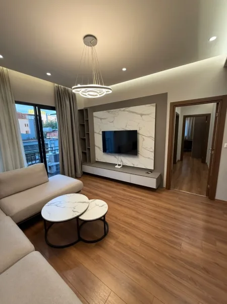 Shqiperi, jepet me qera Apartament 2+1+2 Tualete, Mobiluar, Kati 2, 100 m², Çmimi 70.000 Lekë të Reja, Kompleksi Arlis, Rruga Dibrës,Tiranë)