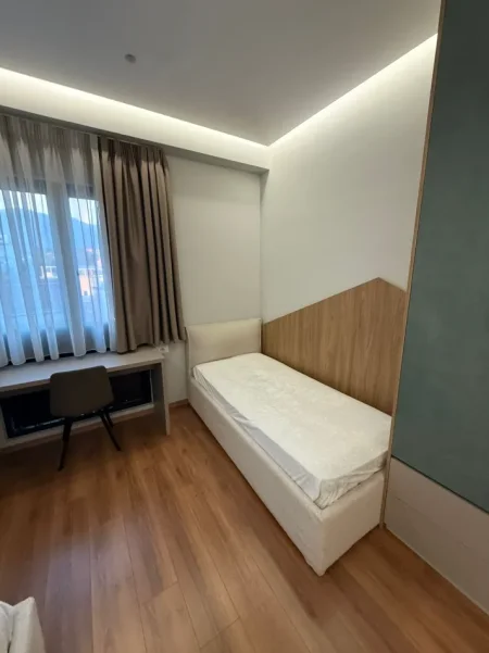 Shqiperi, jepet me qera Apartament 2+1+2 Tualete, Mobiluar, Kati 2, 100 m², Çmimi 70.000 Lekë të Reja, Kompleksi Arlis, Rruga Dibrës,Tiranë)