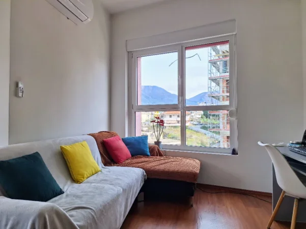 Tirane, jepet me qera apartament 2+1+Aneks+Ballkon Kati 5, 85 m² 550 € (Ali Dem , Kompleksi Mangalem.)