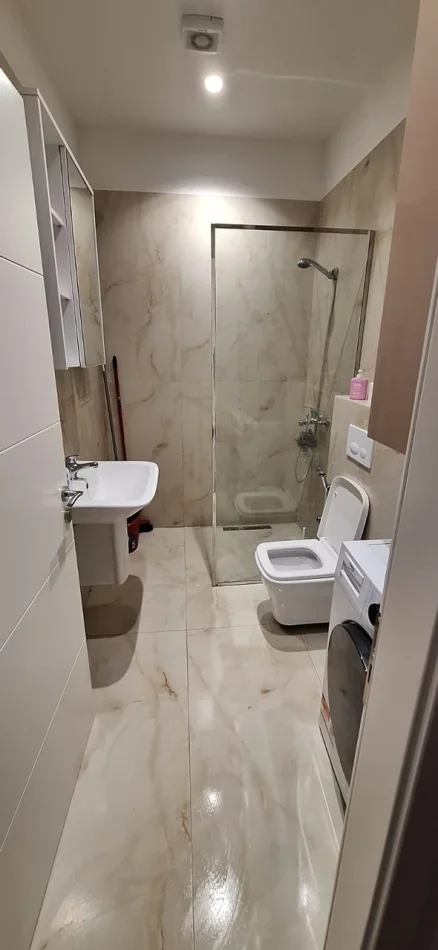 Tirane, jepet me qera apartament 1+1 Kati 1, 35 m² 400 € (Selitë)