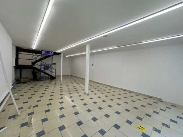 Tirane, jepet me qera ambjent biznesi Kati 0, 134 m² 1.500 € (Rruga Islam Alla)