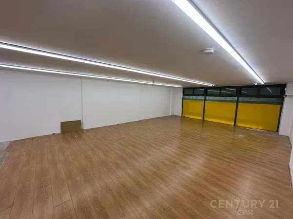 Tirane, jepet me qera ambjent biznesi Kati 0, 134 m² 1.500 € (Rruga Islam Alla)