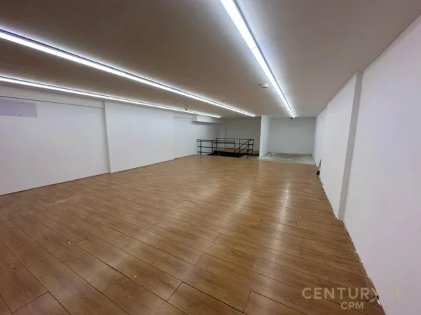 Tirane, jepet me qera ambjent biznesi Kati 0, 134 m² 1.500 € (Rruga Islam Alla)