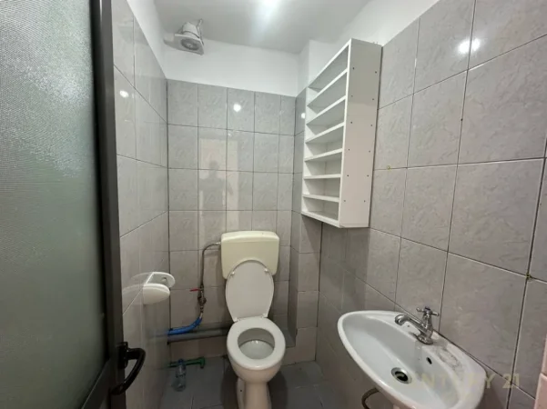 Tirane, jepet me qera ambjent biznesi Kati 0, 134 m² 1.500 € (Rruga Islam Alla)