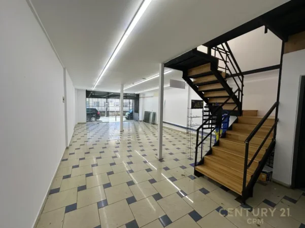 Tirane, jepet me qera ambjent biznesi Kati 0, 134 m² 1.500 € (Rruga Islam Alla)