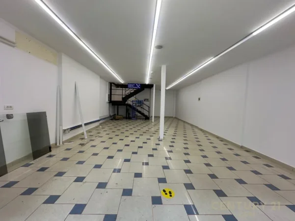 Tirane, jepet me qera ambjent biznesi Kati 0, 134 m² 1.500 € (Rruga Islam Alla)