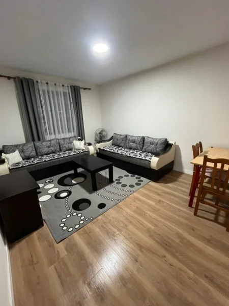 Tirane, jepet me qera apartament 1+1 Kati 5, 45,000 Leke (Laprake)