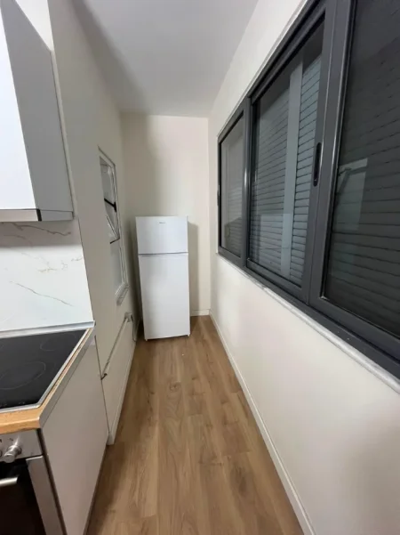 Tirane, jepet me qera apartament 1+1 Kati 5, 45,000 Leke (Laprake)