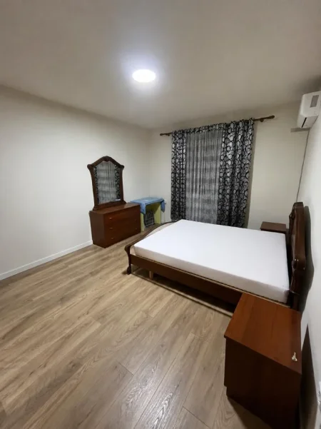 Tirane, jepet me qera apartament 1+1 Kati 5, 45,000 Leke (Laprake)