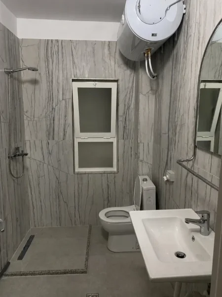 Tirane, jepet me qera apartament 1+1 Kati 5, 45,000 Leke (Laprake)