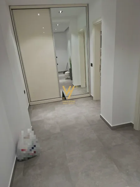 Tirane, jepet me qera apartament 1+1+Ballkon Kati 1, 68 m² 770 € (KOMUNA E PARISIT)