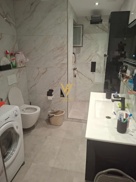 Tirane, jepet me qera apartament 1+1+Ballkon Kati 1, 68 m² 770 € (KOMUNA E PARISIT)