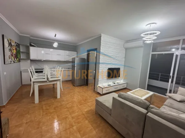 Tirane, jepet me qera apartament 1+1+Ballkon Kati 4, 59 m² 420 € (Unaza e Re)