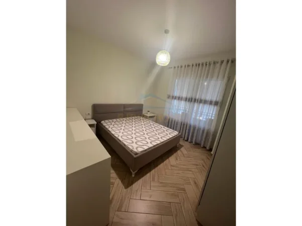 Tirane, jepet me qera apartament 1+1 Kati 5, 63 m² 500 € (RRUGA E DIBRES)
