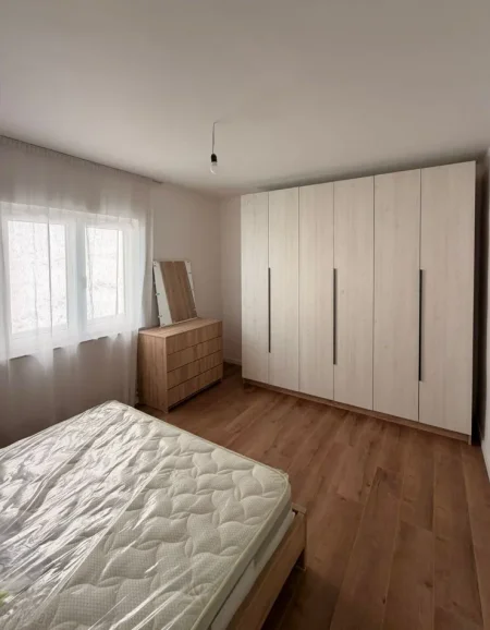 Tirane, jepet me qera apartament 1+1 Kati 5, 60 m² 650 € (Rruga Kosovareve)