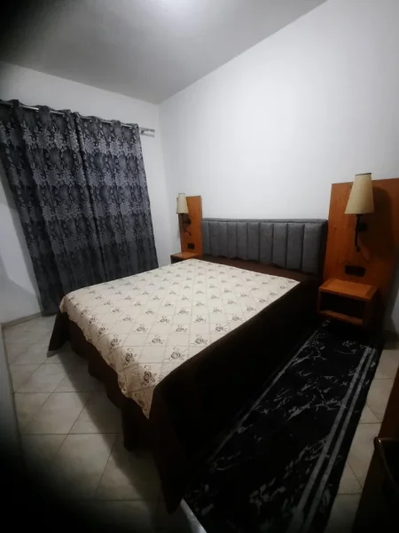 Tirane, jepet me qera apartament 1+1+Ballkon Kati 2, 60 m² 347 € (Rruga hekuran marra ngjitur me kopshtin nene tereza)