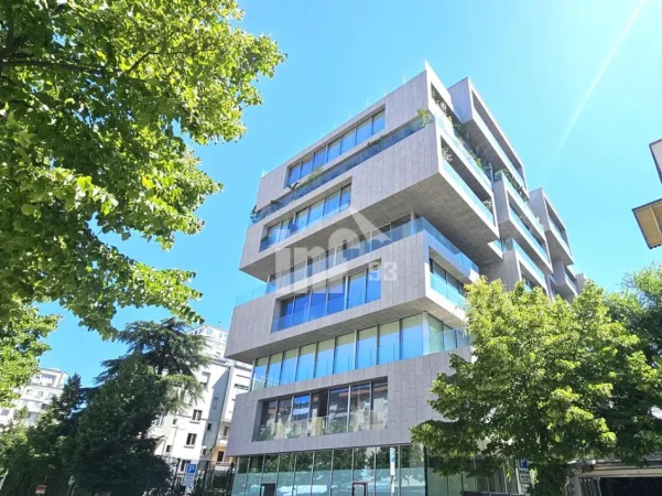 Tirane, jepet me qera zyre Kati 1, 270 m² (WEST RESIDENCE, PRANË PRESIDENCËS)