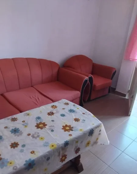 Tirane, jepet me qera apartament 1+1 Kati 2, 70 m² 300 € (Rruga Jordan Misja)