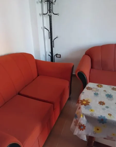 Tirane, jepet me qera apartament 1+1 Kati 2, 70 m² 300 € (Rruga Jordan Misja)