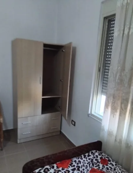 Tirane, jepet me qera apartament 1+1 Kati 2, 70 m² 300 € (Rruga Jordan Misja)