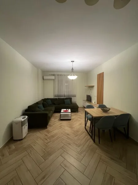 Tirane, jepet me qera apartament 1+1 Kati 5, 63 m² 500 € (Rruga e Dibres)