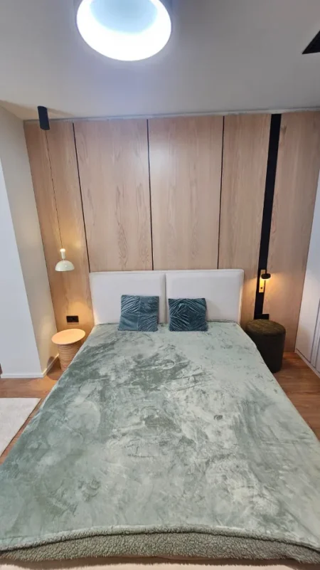 Tirane, jepet me qera apartament 1+1 , 1.000 € (mine peza)