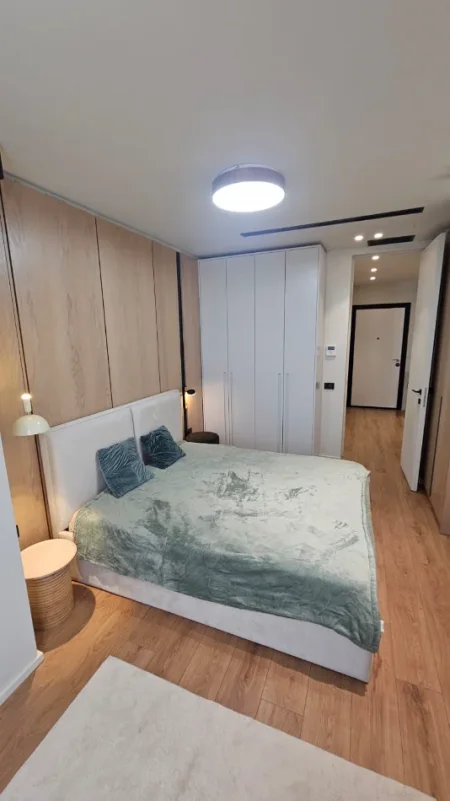 Tirane, jepet me qera apartament 1+1 , 1.000 € (mine peza)