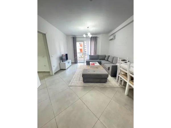 Tirane, jepet me qera apartament 2+1+Aneks+Ballkon Kati 3, 105 m² 600 € (Unaza e Re)