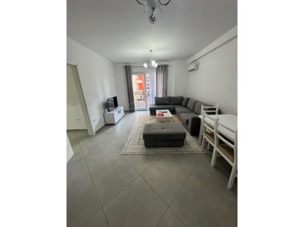 Tirane, jepet me qera apartament 2+1+Aneks+Ballkon Kati 3, 105 m² 600 € (Unaza e Re)