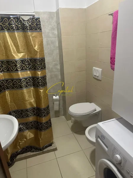 Tirane, jepet me qera apartament 1+1 Kati 1, 65 m² 500 € (VILA GOLD)