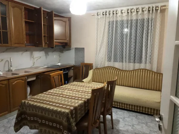 Tirane, jepet me qera apartament 1+1 Kati 0, 30.000 € (Institut)