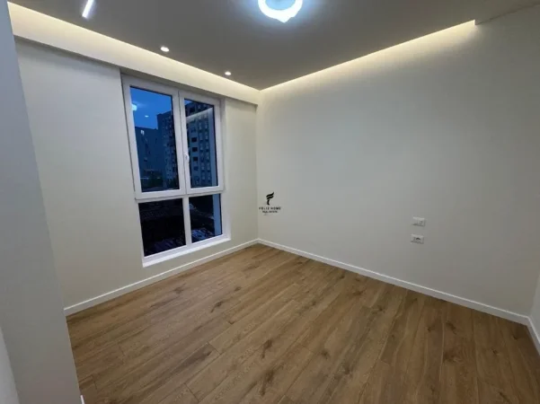 Tirane, jepet me qera zyre Kati 3, 58 m² 850 € (KOMUNA E PARISIT)