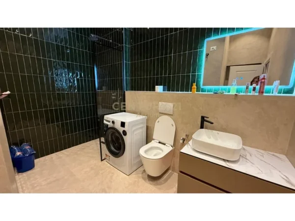 Tirane, jepet me qera apartament 1+1 Kati 11, 50 m² 700 € (pazari i ri)