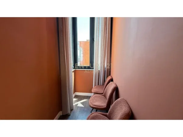 Tirane, jepet me qera apartament 1+1 Kati 11, 50 m² 700 € (pazari i ri)