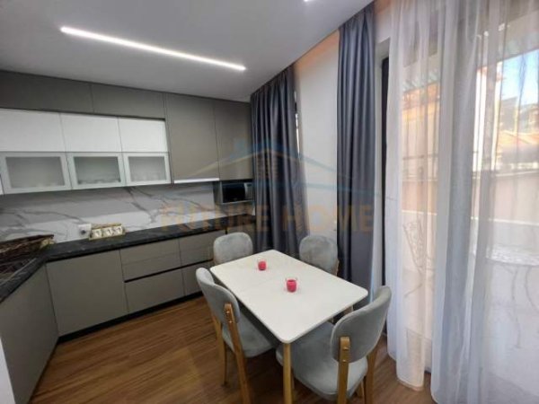 Tirane, jepet me qera apartament 1+1 Kati 2, 60 m² 900 Euro (Myslym Shyri)