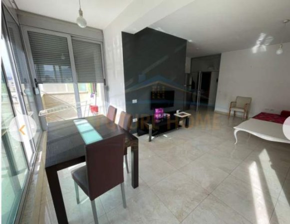 Tirane, jepet me qera apartament 2+1 Kati 10, 145 m² 600 Euro (Zog i Zi)