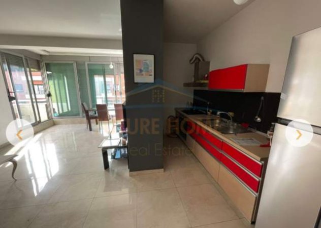 Tirane, jepet me qera apartament 2+1 Kati 10, 145 m² 600 Euro (Zog i Zi)