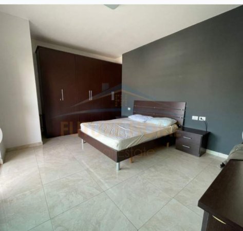 Tirane, jepet me qera apartament 2+1 Kati 10, 145 m² 600 Euro (Zog i Zi)