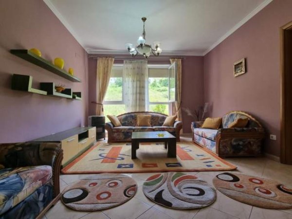 Tirane, jepet me qera apartament 3+1 Kati 2, 150 m² 600 Euro (Kopshti Zoologjik)