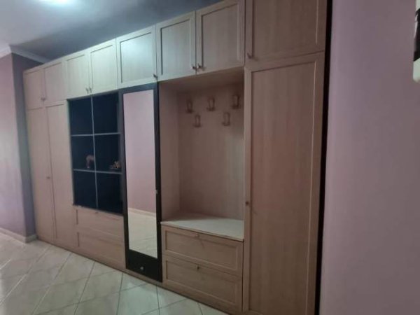 Tirane, jepet me qera apartament 3+1 Kati 2, 150 m² 600 Euro (Kopshti Zoologjik)