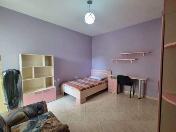 Tirane, jepet me qera apartament 3+1 Kati 2, 150 m² 600 Euro (Kopshti Zoologjik)