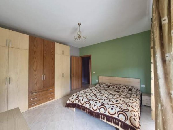 Tirane, jepet me qera apartament 3+1 Kati 2, 150 m² 600 Euro (Kopshti Zoologjik)