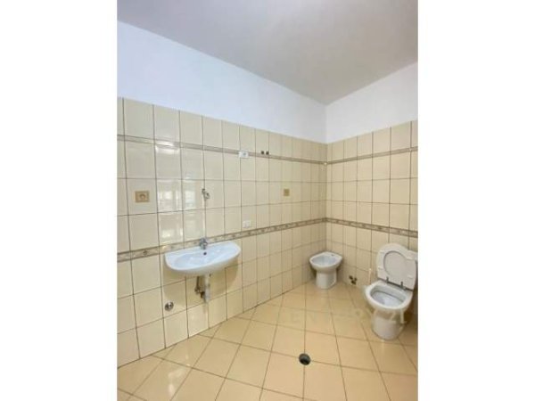 Tirane, jepet me qera apartament 2+1+BLK Kati 1, 135 m² 600 Euro (Liqeni i Thate)