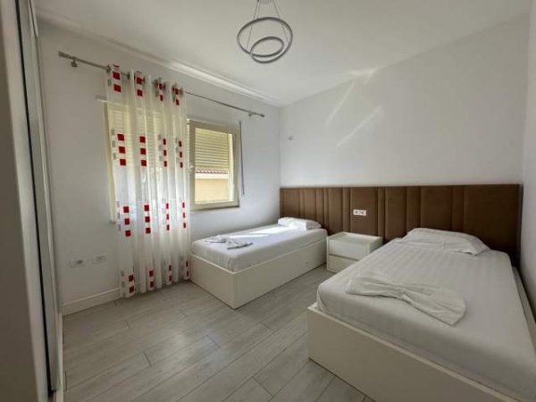 Tirane, jepet me qera apartament 2+1 Kati 2, 110 m² 600 Euro (Alidem)