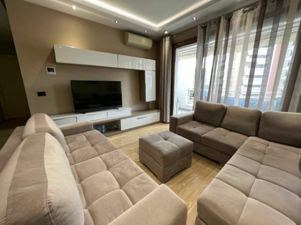 Tirane, jepet me qera apartament 3+1+BLK Kati 4, 117 m² 800 Euro (Prane Delijorgjit)