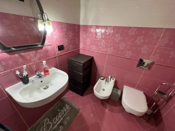 Tirane, jepet me qera apartament 3+1+BLK Kati 4, 117 m² 800 Euro (Prane Delijorgjit)