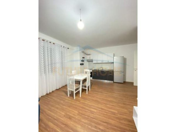 Tirane, jepet me qera apartament 1+1+BLK Kati 1, 85 m² 400 Euro (Sauk)