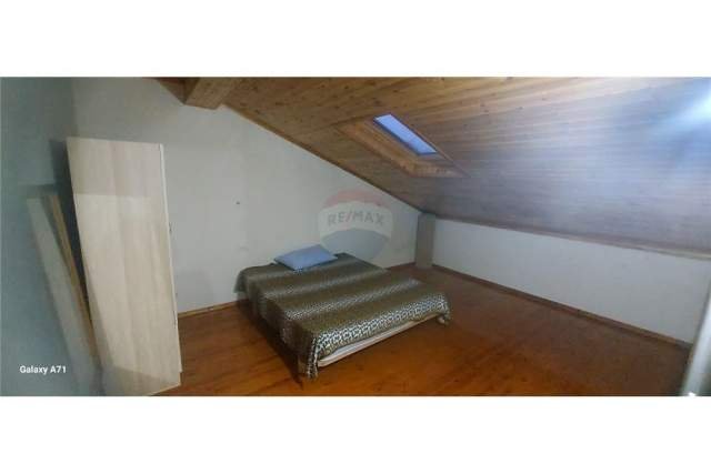 Tirane, jepet me qera apartament duplex 4+1 Kati 0, 140 m² 400 Euro (Kombinat)
