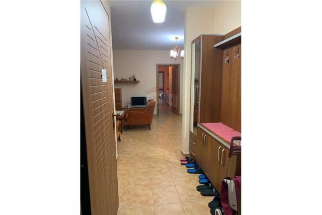 Tirane, jepet me qera apartament 3+1 Kati 6, 110 m² 500 Euro (Don Bosco)